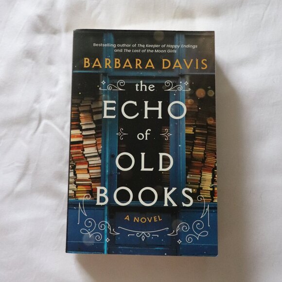 The Echo of Old Books - Barbara Davis | Historical | Romance | Mystery | Fiction - Picture 1 of 3